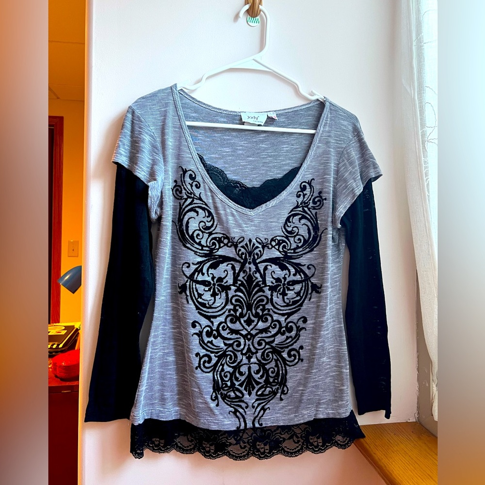 Women’s long sleeve top
